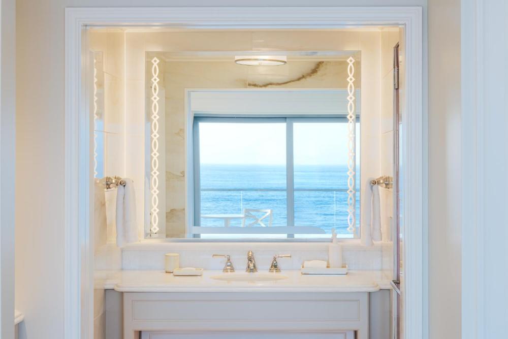 Oceanfront King interior