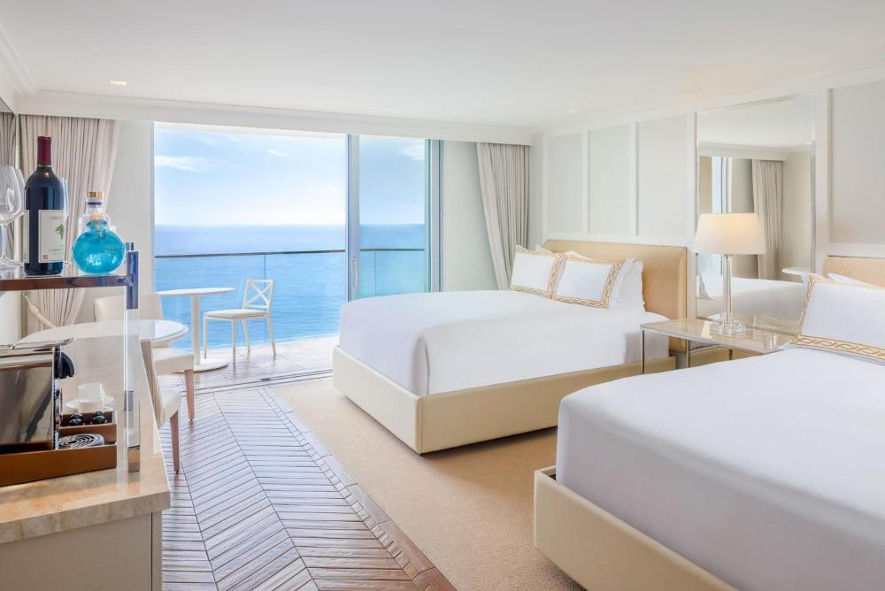 Premium Oceanfront Double Queen Studio interior